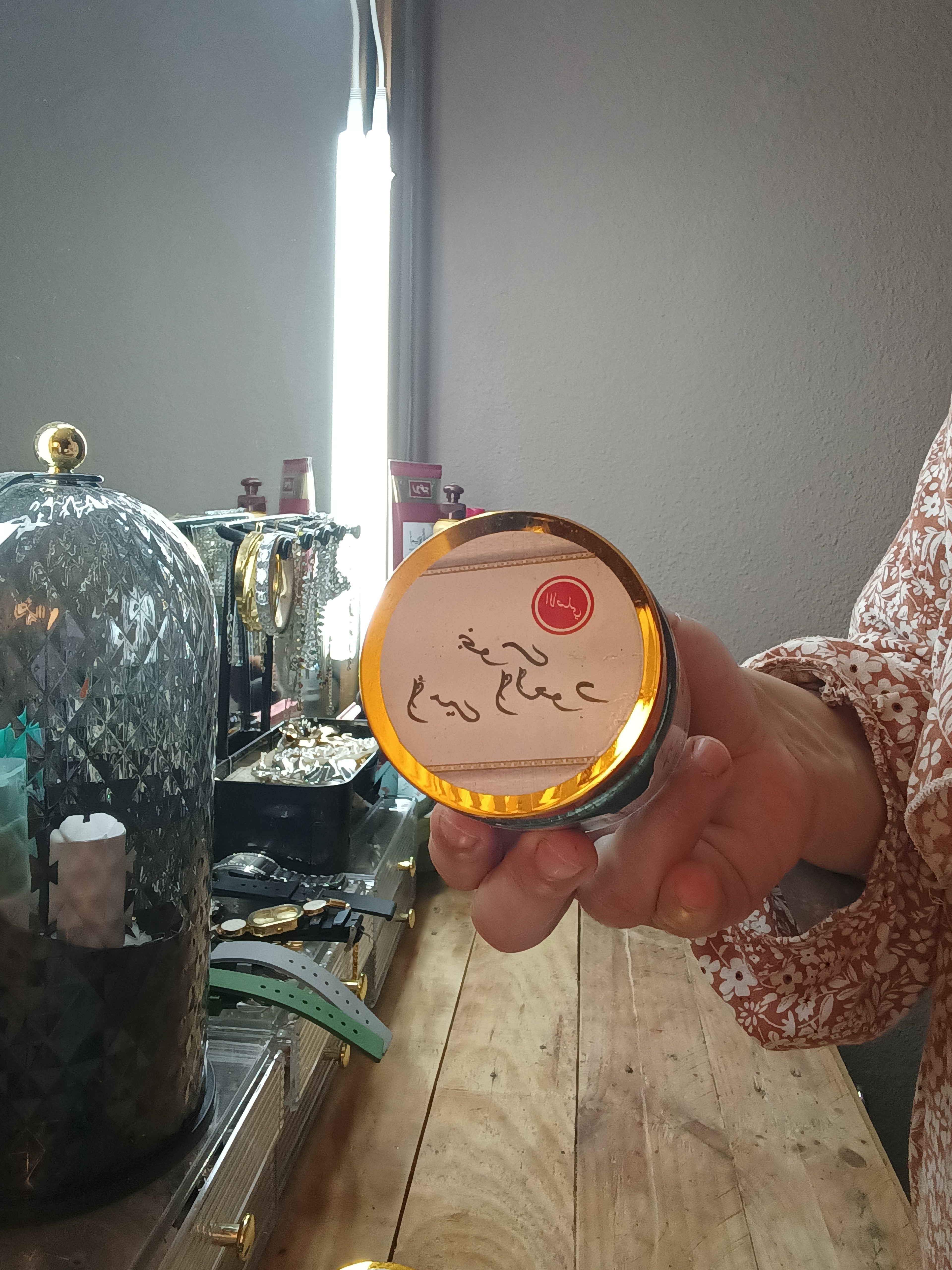 Bkhor Musk Al Ghazal,pinzas y carbón